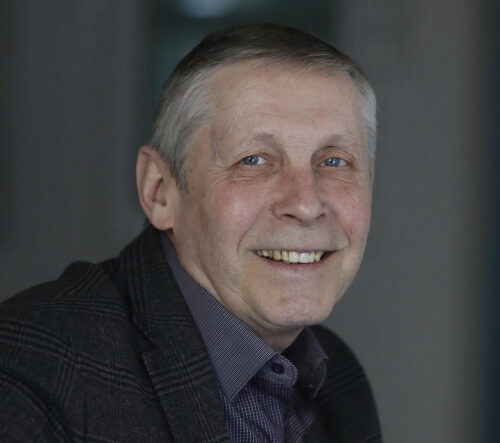 Умер актёр Псковской драмы Виктор Яковлев